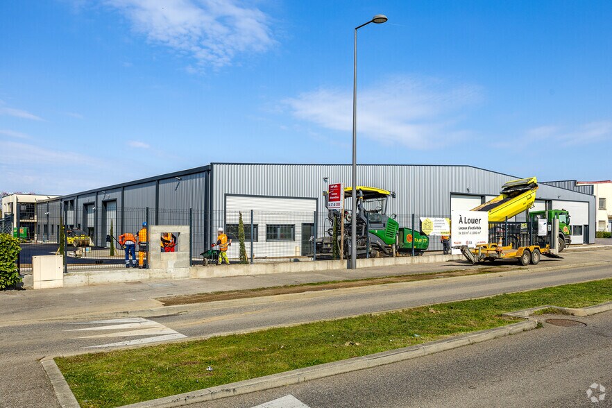 Flex in Genas for lease - Primary Photo - Image 1 of 3