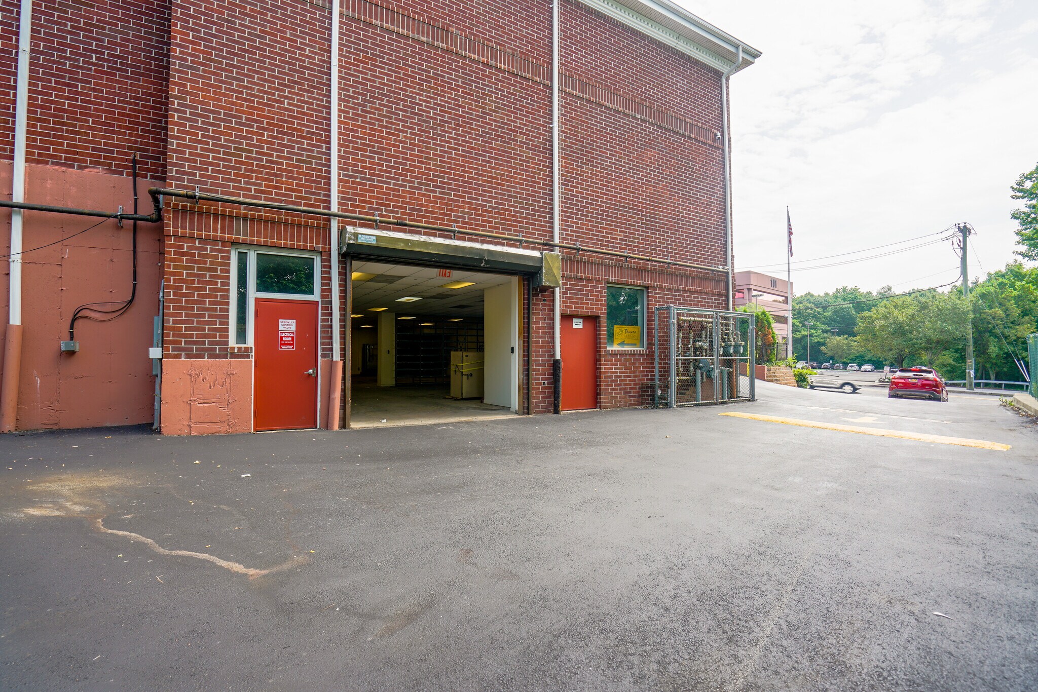 2935 Veterans Rd W, Staten Island, NY 10309