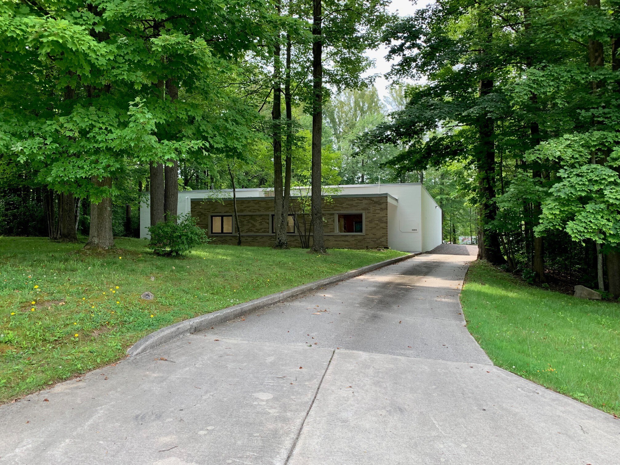 16815 Park Circle Dr, Chagrin Falls, OH 44023