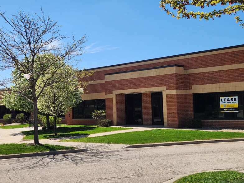 5202 Eastpark Blvd, Madison, WI for lease - Building Photo - Image 2 of 13
