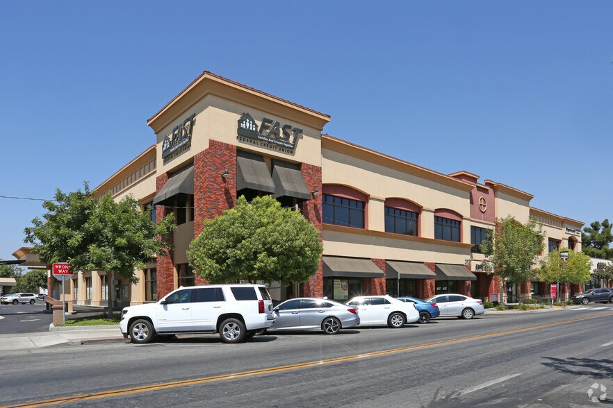 312 W 7th St, Hanford, CA 93230 Fast Plaza