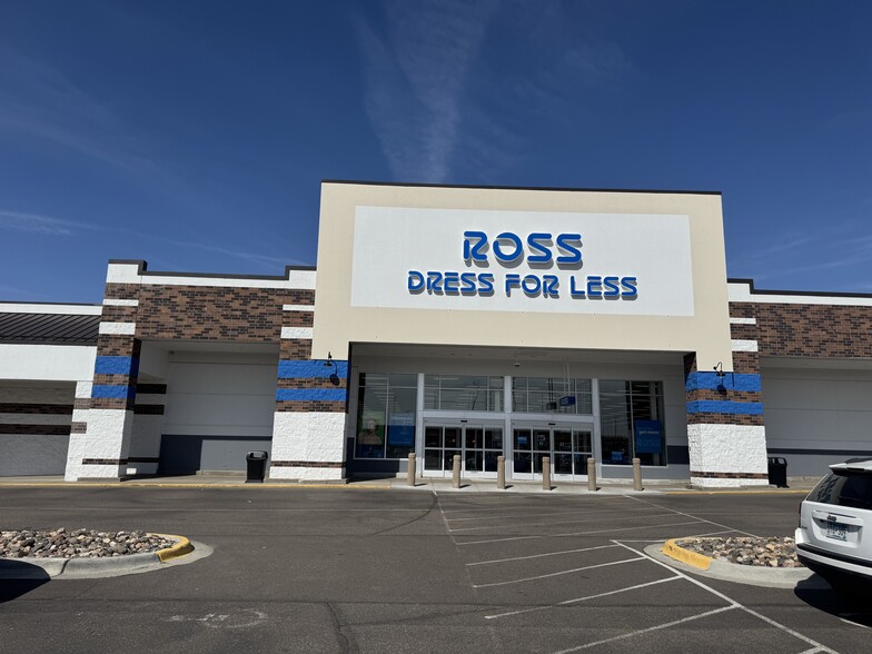 1715-1749 Beam Ave, Maplewood, MN for lease - Building Photo - Image 3 of 61