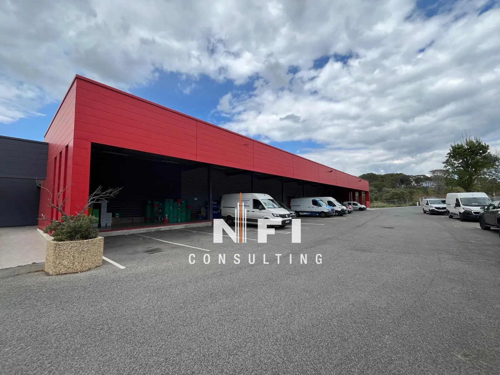 Flex in Fréjus for lease Building Photo- Image 1 of 6