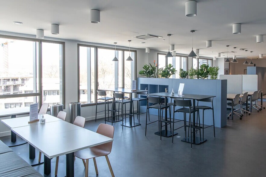 4 Rue Eric De Cromières, Clermont-Ferrand for lease - Building Photo - Image 3 of 43