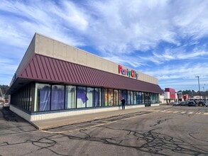 600 South St W, Raynham, MA for lease Building Photo- Image 2 of 6