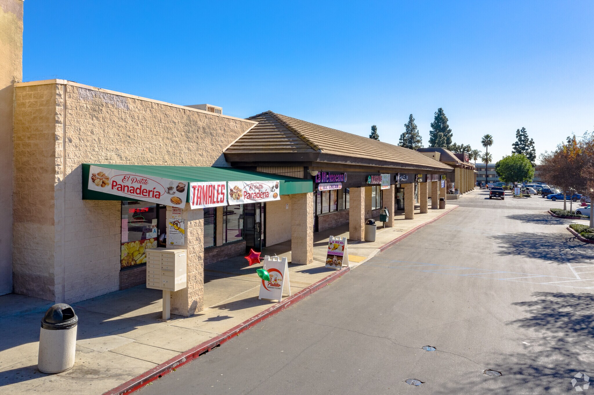 310-326 N Azusa Ave, Covina, CA for lease Primary Photo- Image 1 of 8