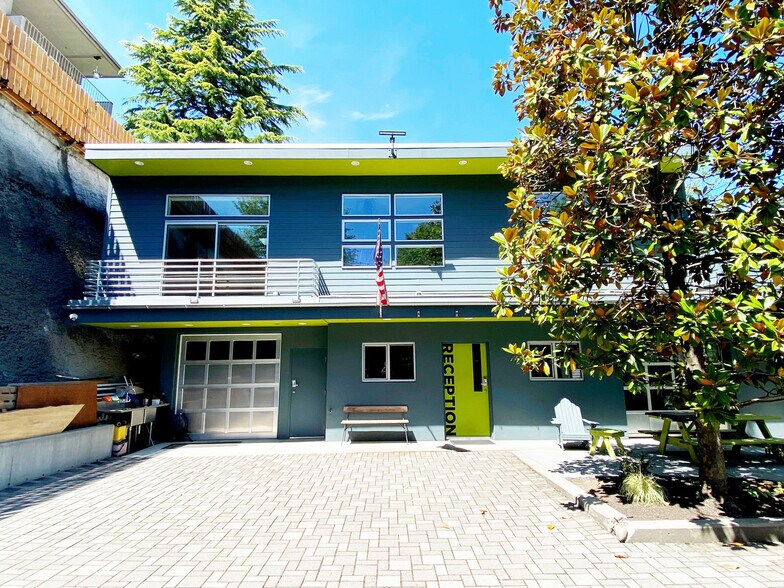 921 Aurora Ave N, Seattle, WA for sale - Building Photo - Image 1 of 9