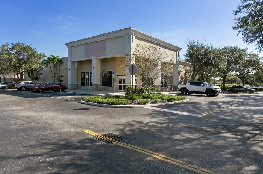645 N University Dr, Coral Springs, FL for lease - Building Photo - Image 1 of 8