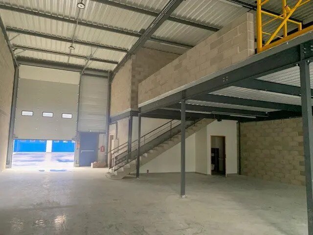 Flex in Chalon-sur-Saône for lease - Building Photo - Image 3 of 7