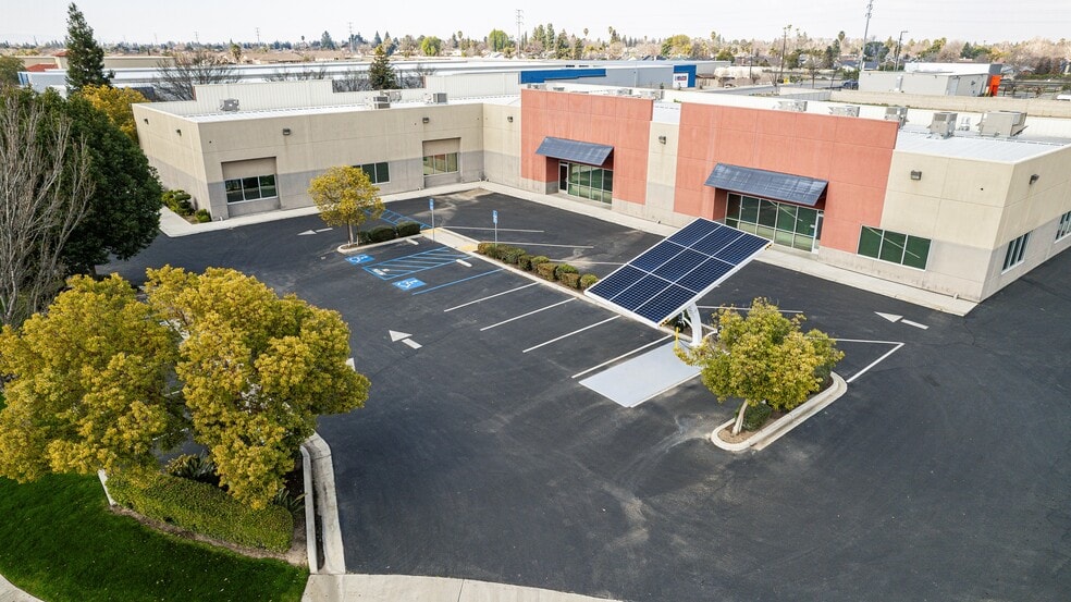 Investment Offering portfolio of 2 properties for sale on LoopNet.com - Building Photo - Image 2 of 10