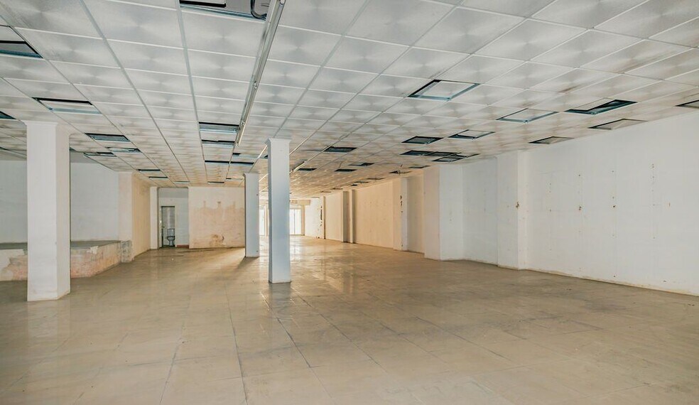 Retail in CASTELLÓN DE LA PLANA for sale - Interior Photo - Image 3 of 16