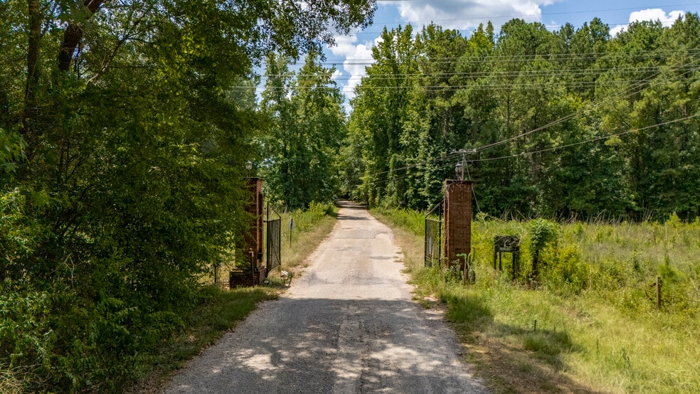 Richtex - Town for Sale portfolio of 6 properties for sale on LoopNet.com - Building Photo - Image 3 of 82