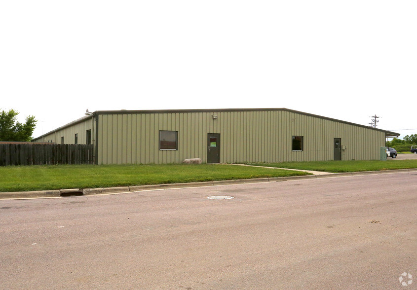 210 20th South St, New Ulm, MN for lease - Building Photo - Image 2 of 14