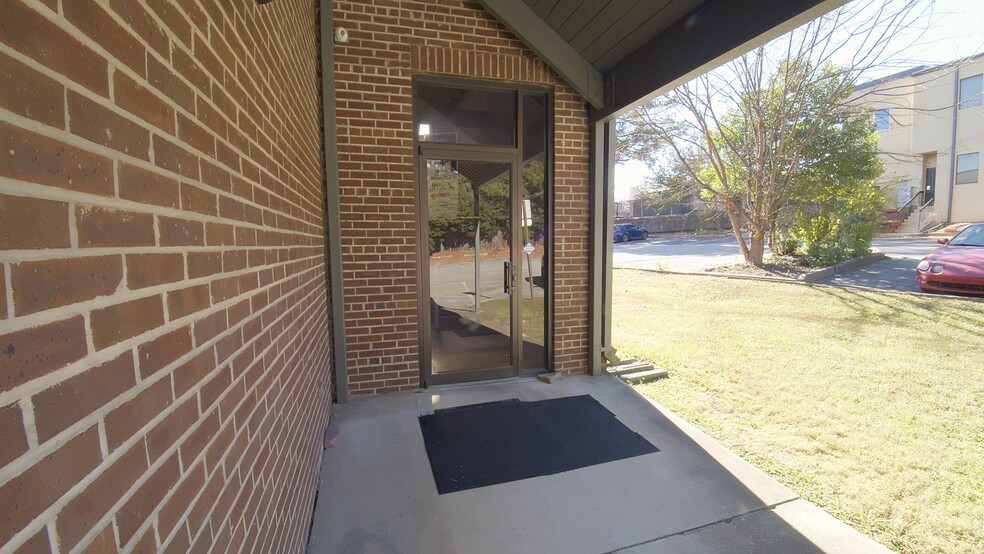 3299 Northcrest Rd, Atlanta, GA for lease - Building Photo - Image 2 of 21