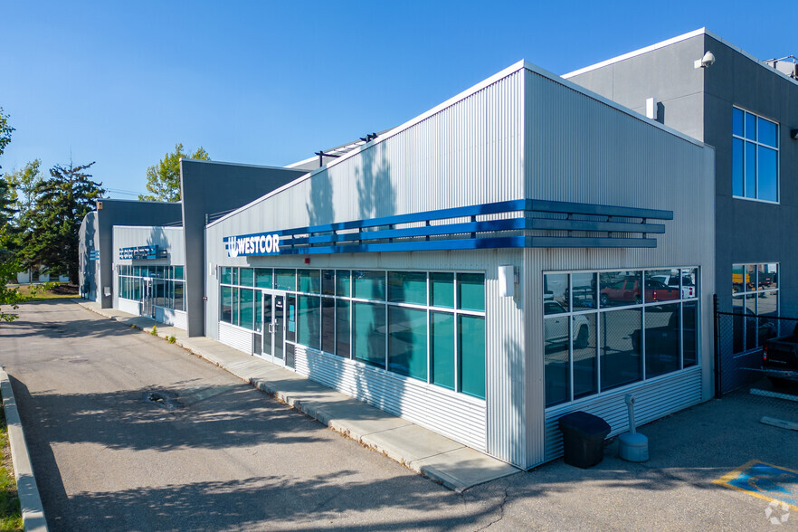 2400-2420 39 Ave NE, Calgary, AB for lease - Building Photo - Image 3 of 6