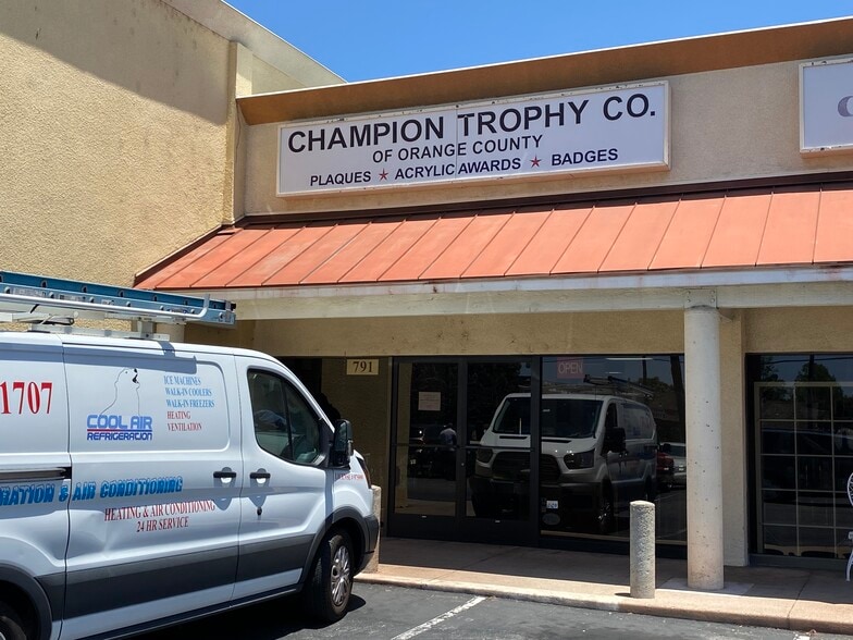 789-885 S Tustin St, Orange, CA for lease - Building Photo - Image 2 of 5