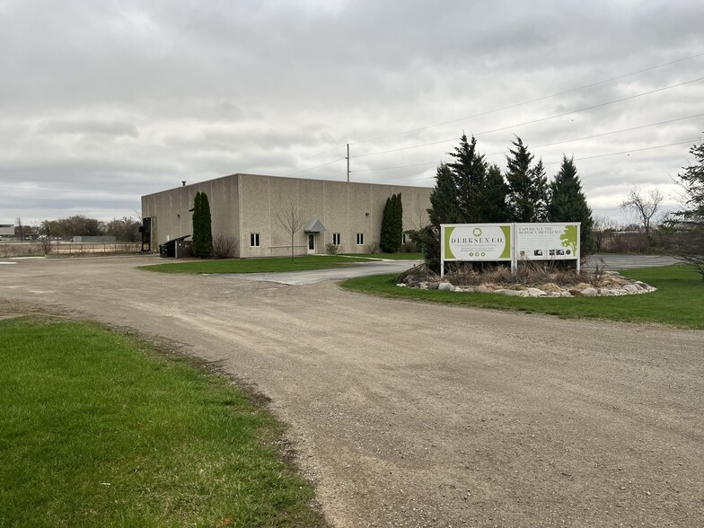 250 Industrial Dr, Omro, WI for sale - Primary Photo - Image 1 of 27