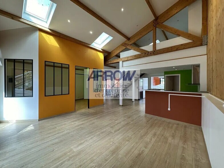 Office in Saint-Herblain for lease - Interior Photo - Image 1 of 6