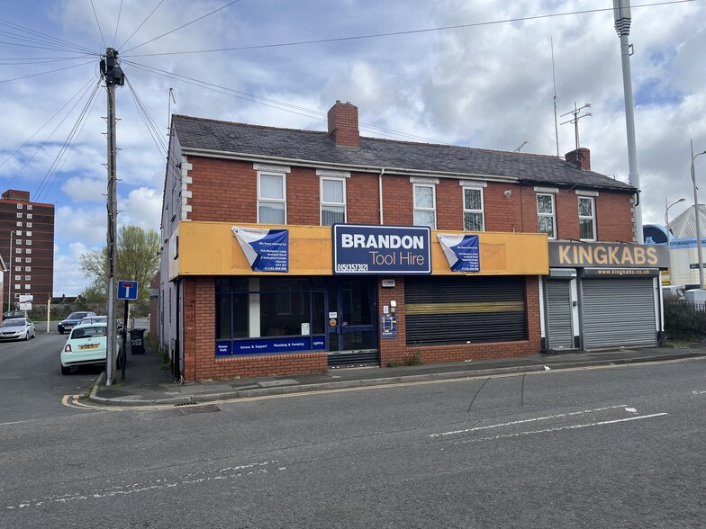 8-10 Princes Rd, Ellesmere Port for lease - Primary Photo - Image 1 of 5