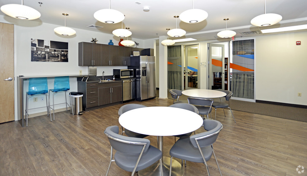 450 Amwell Rd, Hillsborough, NJ for lease - Interior Photo - Image 3 of 19