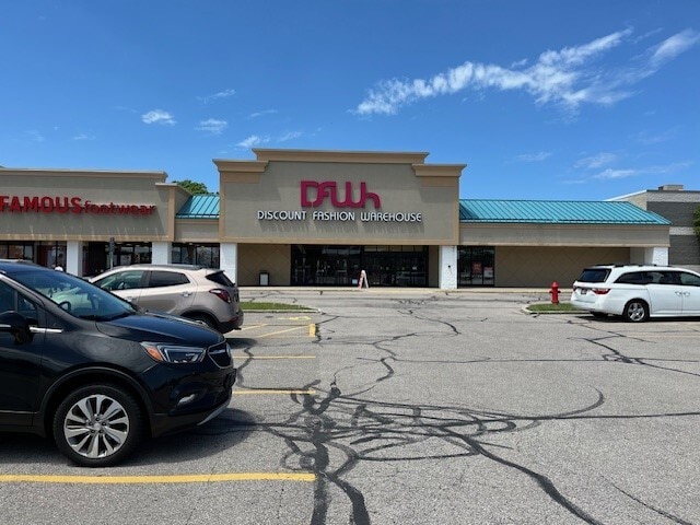7900 Plaza Blvd, Mentor, OH for lease - Building Photo - Image 1 of 8