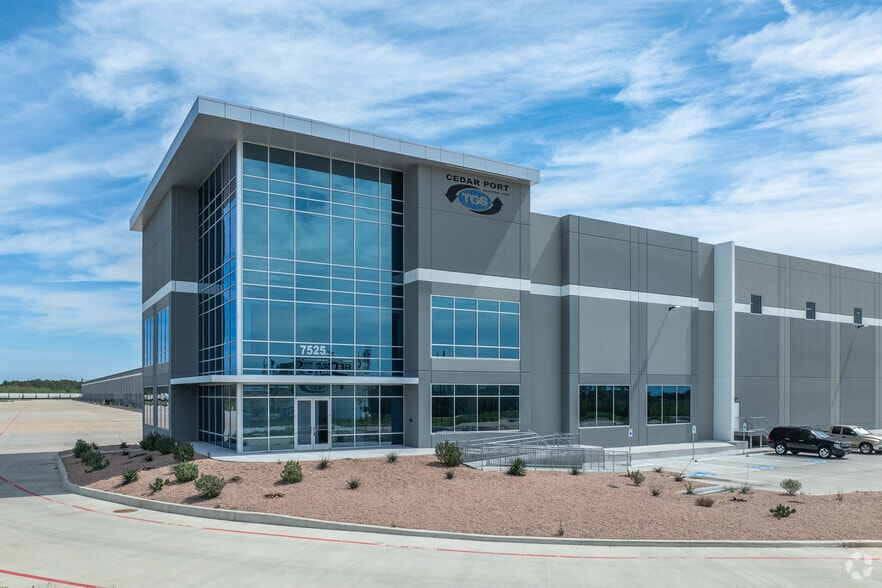 7525 Sutton Rd, Baytown, TX for lease - Primary Photo - Image 1 of 5
