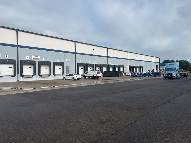 4689 Industry Dr, Medford, OR for lease - Building Photo - Image 3 of 3