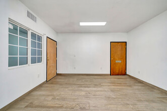 1926 S Main St, Santa Ana, CA for lease Building Photo- Image 1 of 7