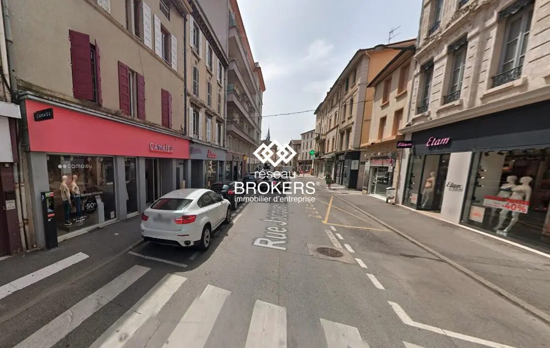 Retail in Romans-sur-Isère for lease Building Photo- Image 1 of 3