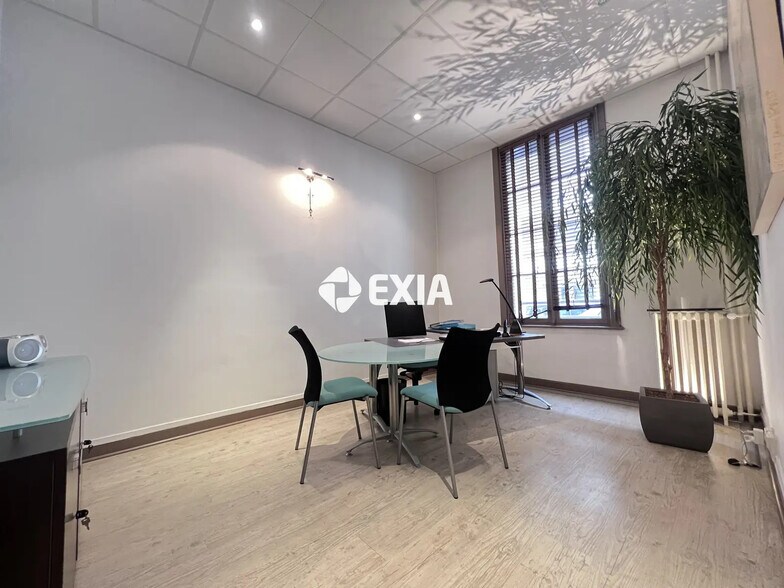 12 Rue Du Grenier À Sel, Orléans for lease - Interior Photo - Image 2 of 8