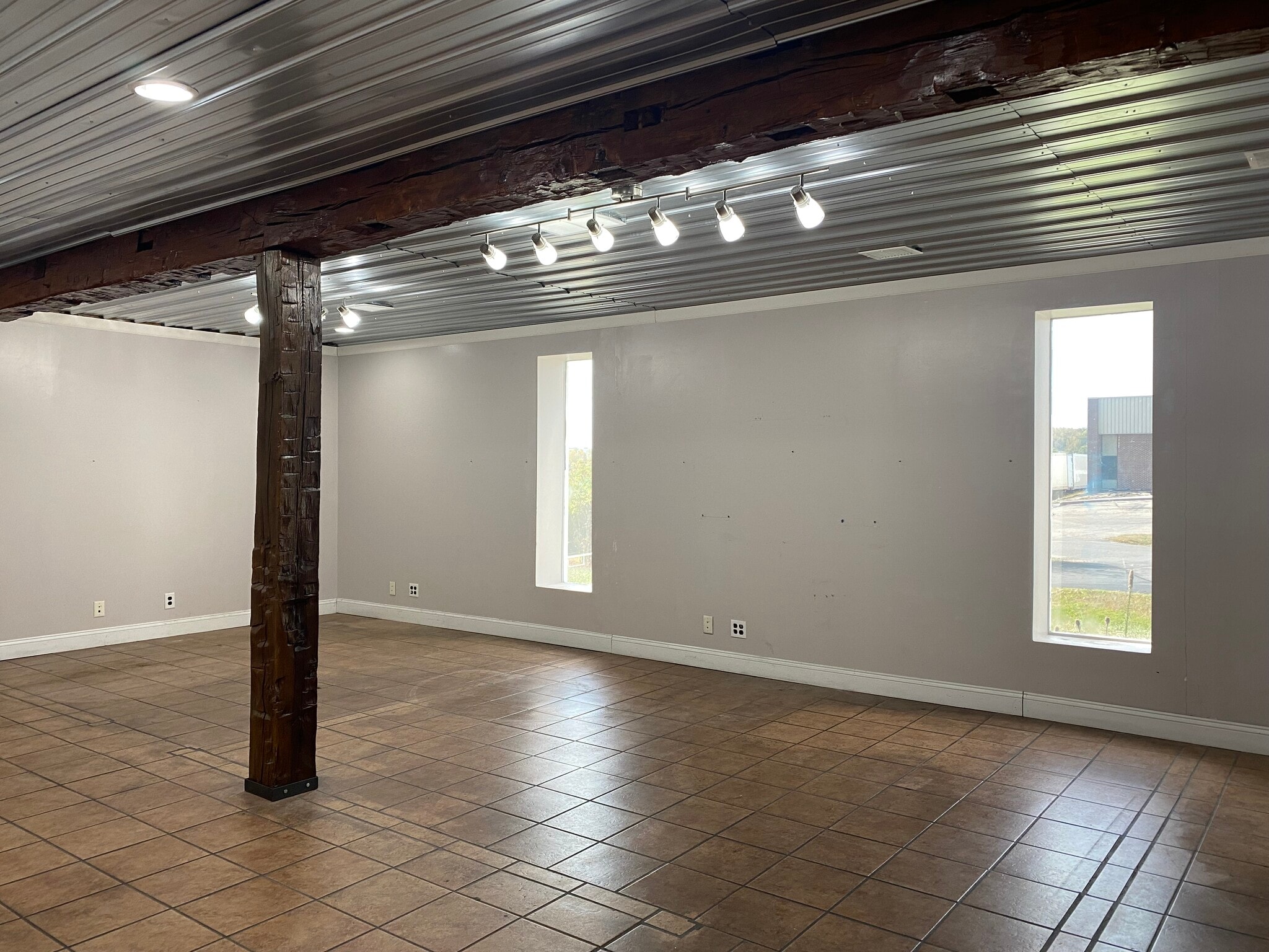 3345 Commerce Dr, Columbus, IN 47201 3345 Commerce Drive