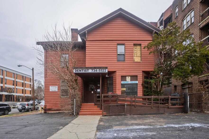 167 Maple St, Springfield, MA for sale - Building Photo - Image 2 of 34