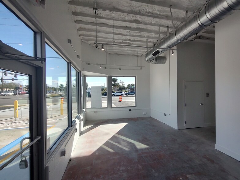 4901 38th Ave N, Saint Petersburg, FL for lease - Building Photo - Image 3 of 17