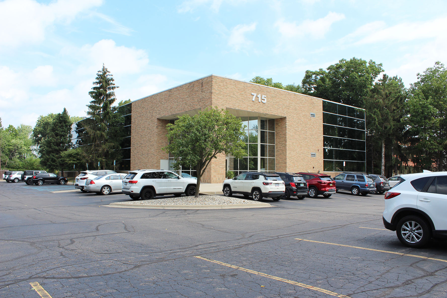 715 E South Blvd, Rochester Hills, MI for lease Primary Photo- Image 1 of 3