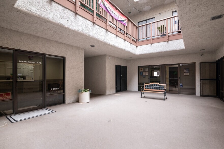 501 W Channel Islands Blvd, Port Hueneme, CA for lease - Building Photo - Image 3 of 29