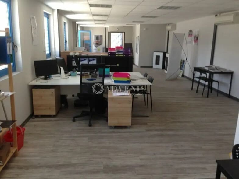 Industrial in Bages for lease - Interior Photo - Image 3 of 3