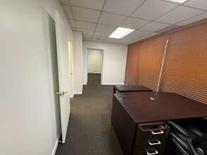 3325 Hollywood Blvd, Hollywood, FL for lease Interior Photo- Image 1 of 3