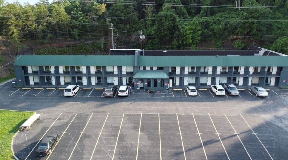 1798 S Wilderness Rd, Mount Vernon, KY for sale - Building Photo - Image 3 of 7