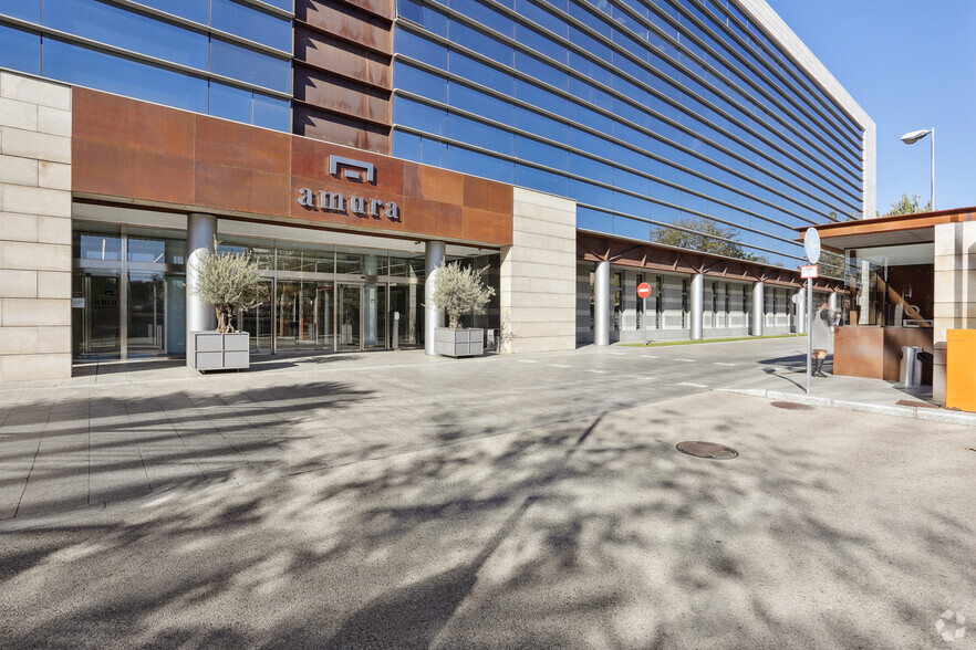 Calle de Cantabria, 2, Alcobendas, Madrid for lease - Building Photo - Image 2 of 17