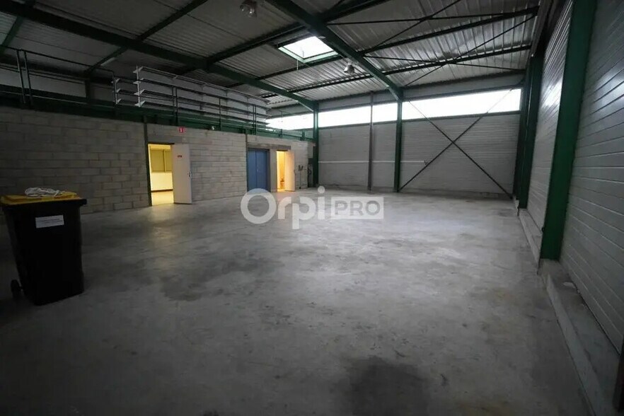 Flex in Nuits-Saint-Georges for lease - Interior Photo - Image 2 of 6