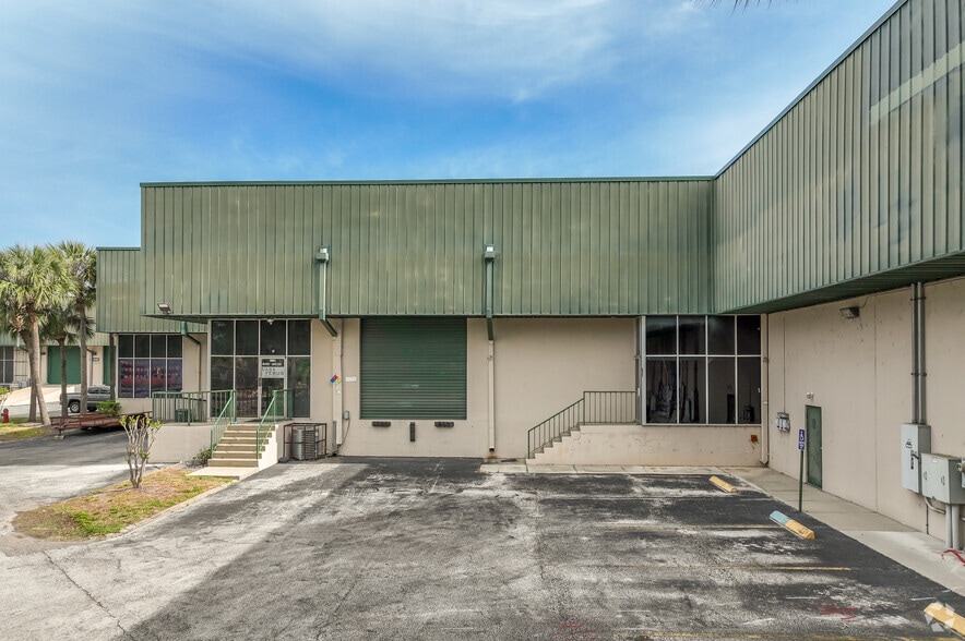 3071 N Orange Blossom Trl, Orlando, FL for lease - Building Photo - Image 2 of 8