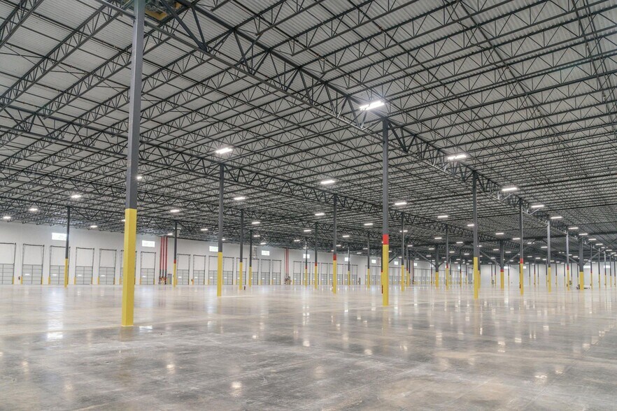 14138 Lake Forest Ct, Covington, GA for lease - Interior Photo - Image 3 of 4