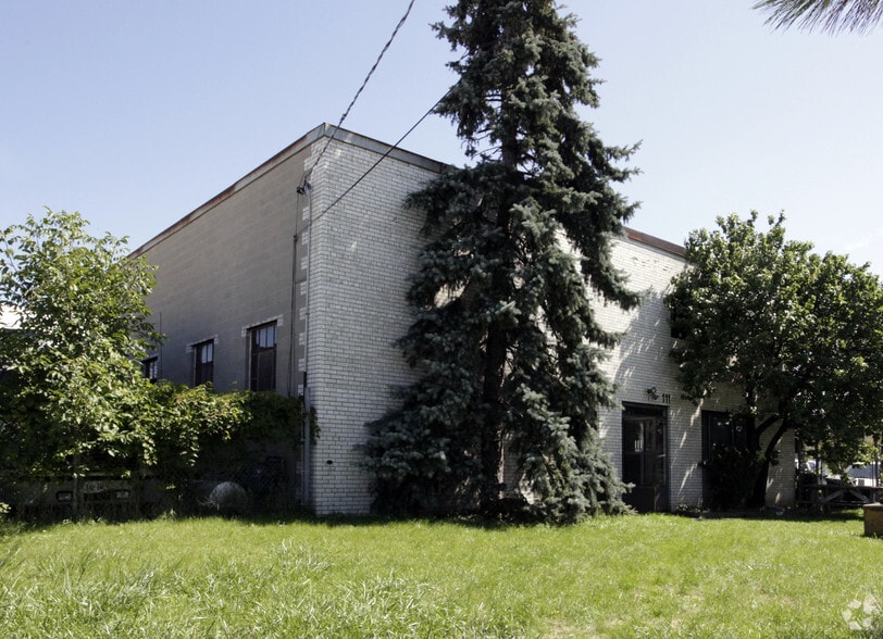 111 Maplecrete Rd, Vaughan, ON for sale - Primary Photo - Image 1 of 1