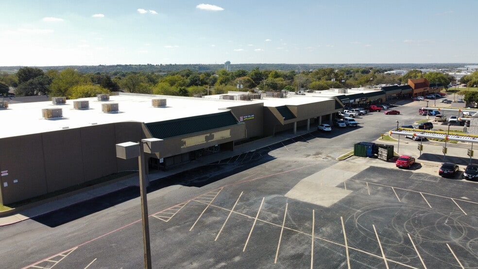 8621-8751 Camp Bowie West Blvd, Fort Worth, TX for lease - Building Photo - Image 2 of 7