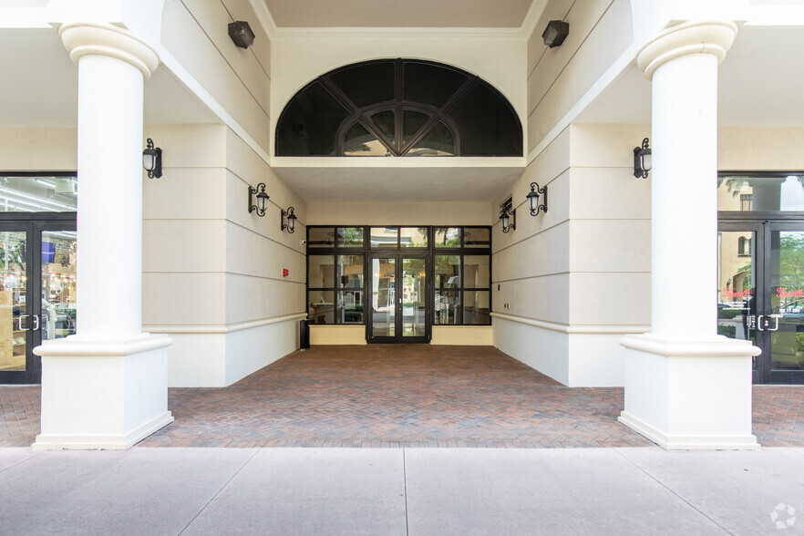 1600 Ponce De Leon Blvd, Coral Gables, FL for lease - Building Photo - Image 2 of 8