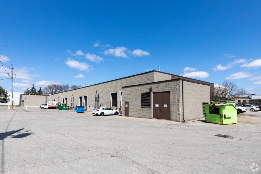 2798 Thamesgate Dr, Mississauga, ON for lease - Building Photo - Image 2 of 4