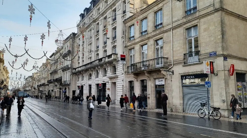 Office in Bordeaux for lease - Building Photo - Image 1 of 8