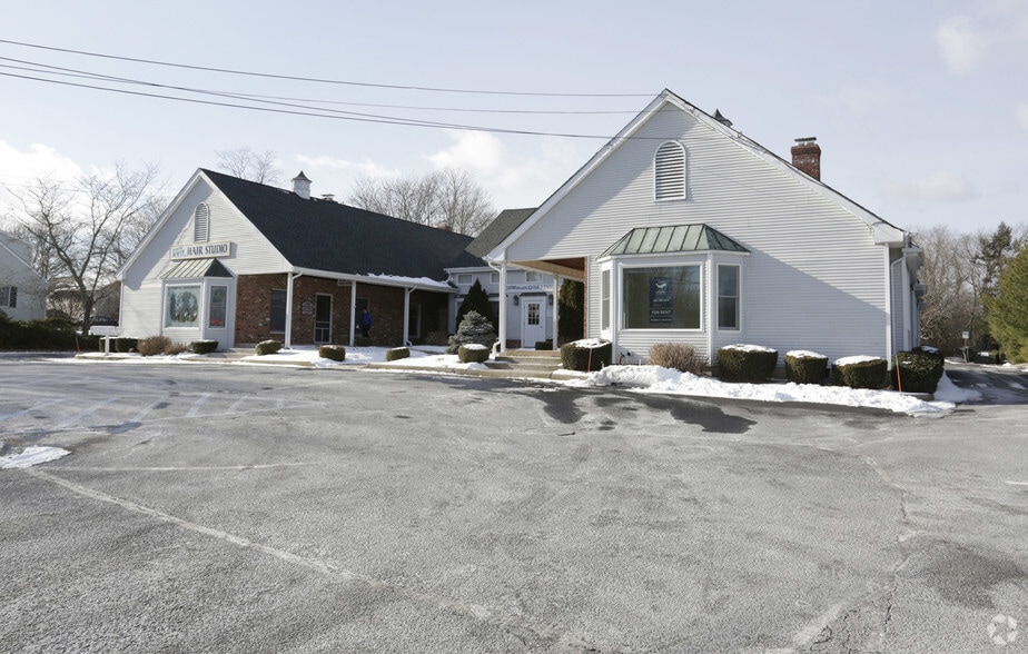 32645 Main Rd, Cutchogue, NY for lease - Building Photo - Image 3 of 10