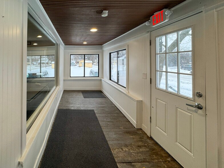 24 Wilbur St SE, Grand Rapids, MI for lease - Building Photo - Image 2 of 22