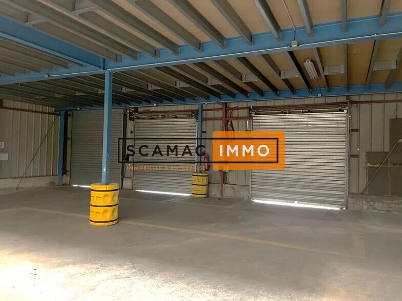 Flex in Brie-Comte-Robert for sale - Building Photo - Image 3 of 12